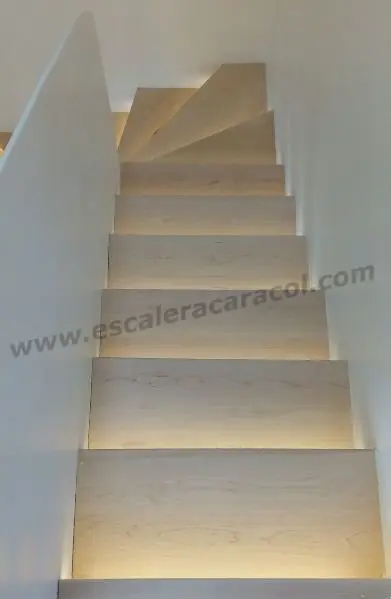 peldaños de madera a medida para escaleras interiores