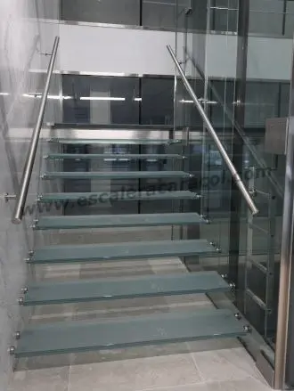 escaleras de cristal modernas