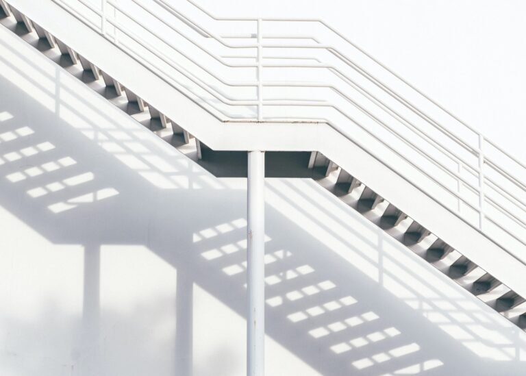 ¿Por qué las escaleras rectas son más baratas que las de obra