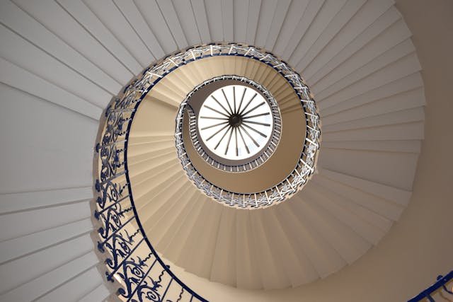 Escaleras de caracol y feng shui_ Armonizando tu hogar