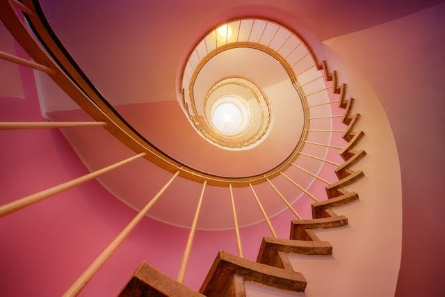 Cómo elegir la escalera de caracol de madera ideal para tu hogar (1)