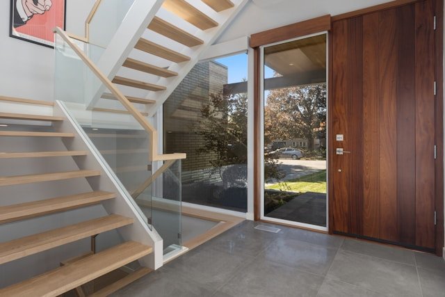 Diseño compacto_ Escaleras de semi-caracol para hogares pequeños