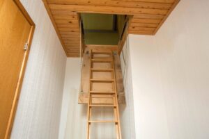¿Qué material es mejor para tu escalera escamoteable?