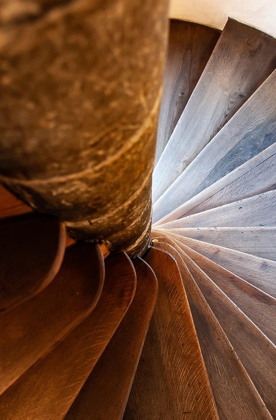 Escalera helcoidal de madera