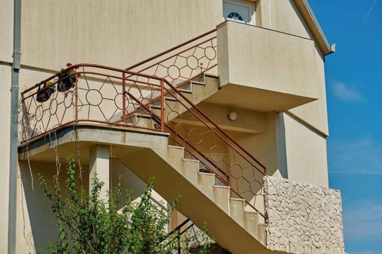 como mantener tu escalera exterior