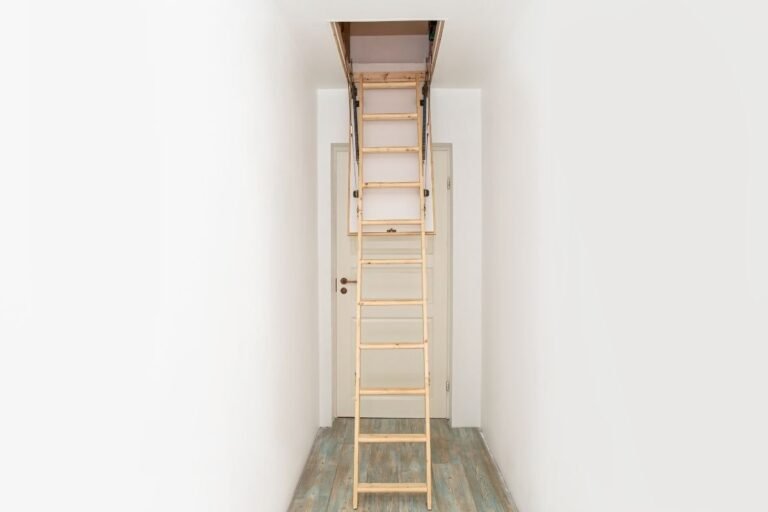 Descubre las ventajas de las escaleras escamoteables